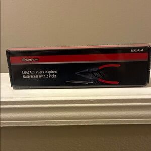 Snap-on Black and Red Nutcracker with 2 Picks